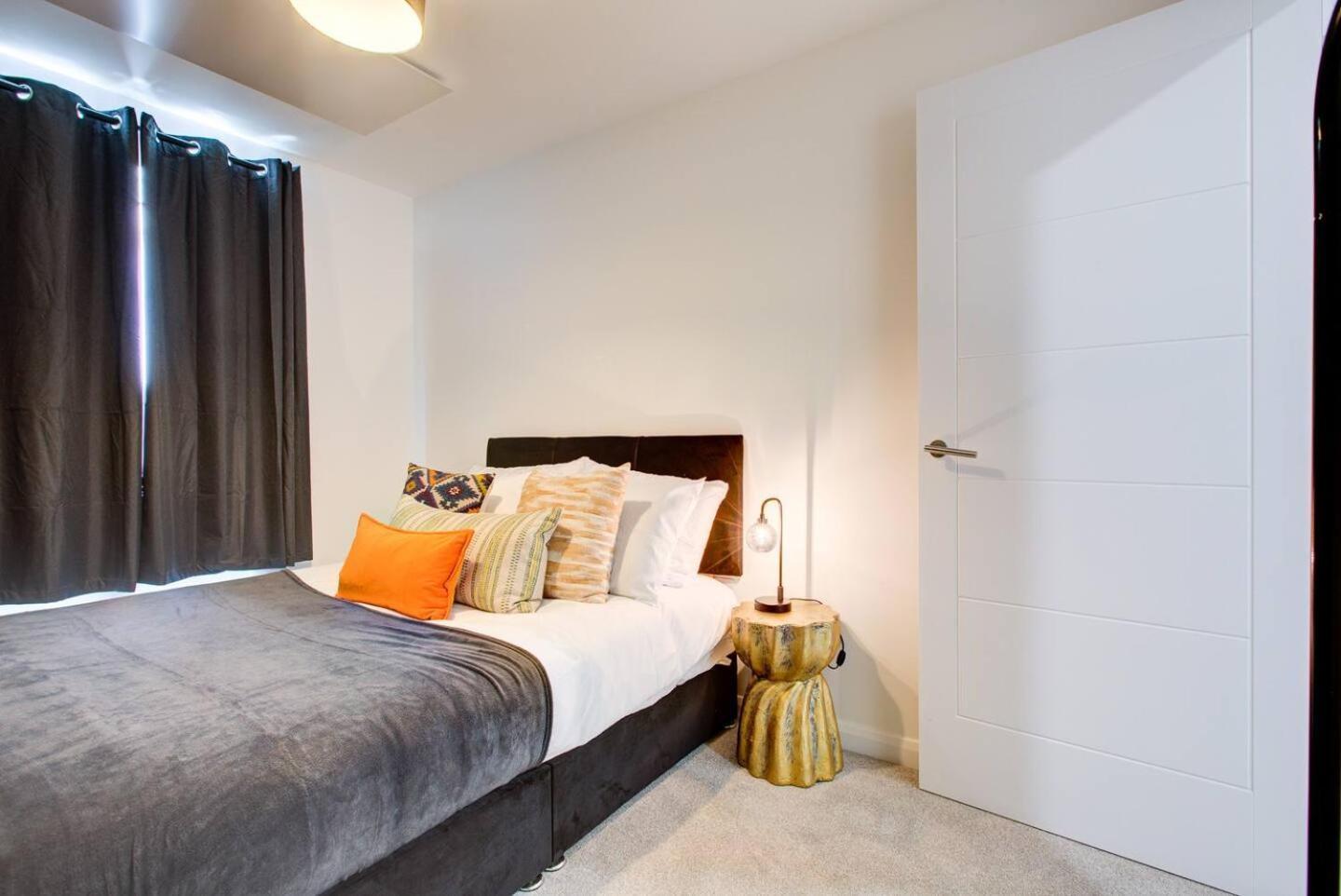 2Bed 2Bath In - Next To Station For 6 Free Parking Apartment Ashford  Exterior photo
