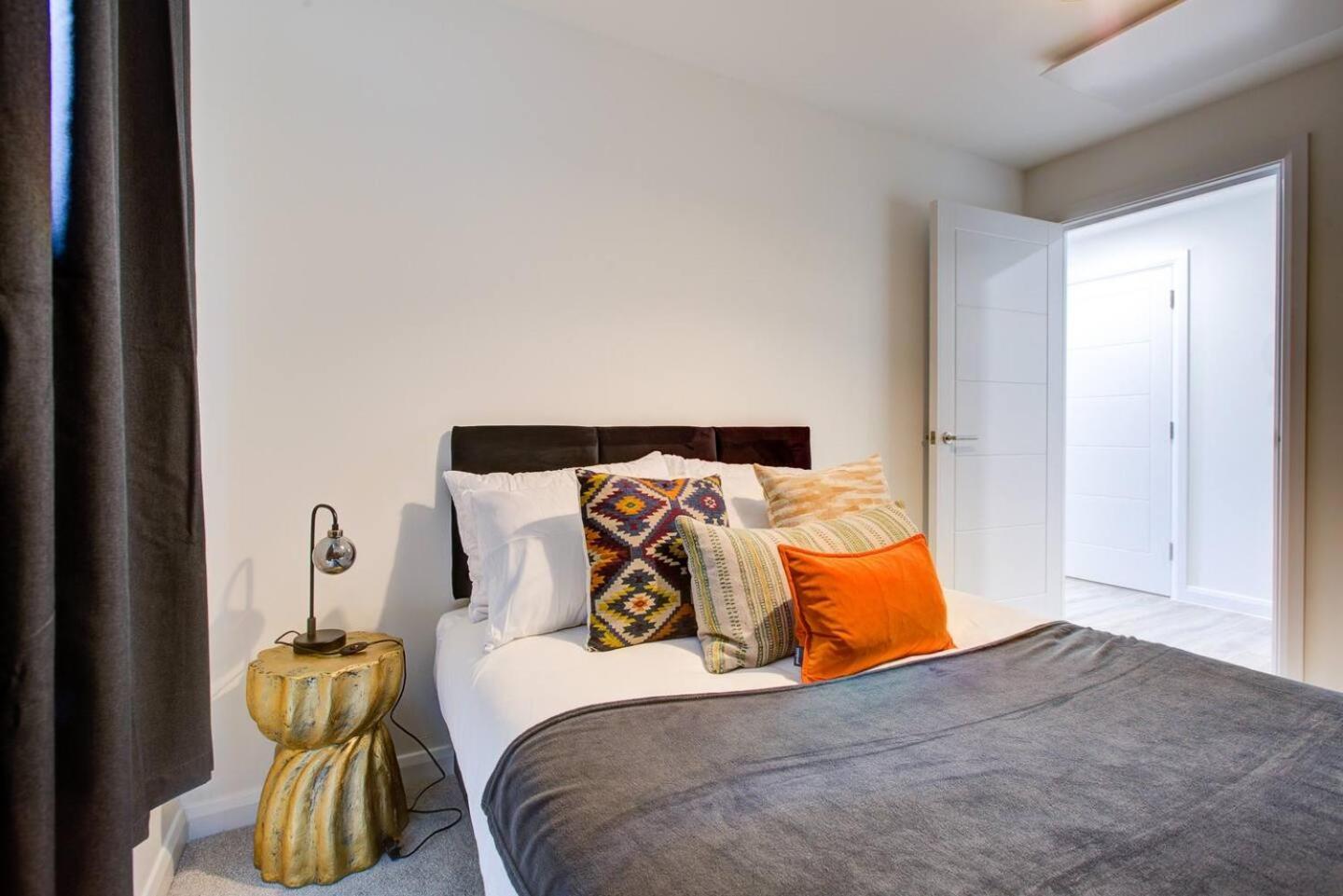 2Bed 2Bath In - Next To Station For 6 Free Parking Apartment Ashford  Exterior photo