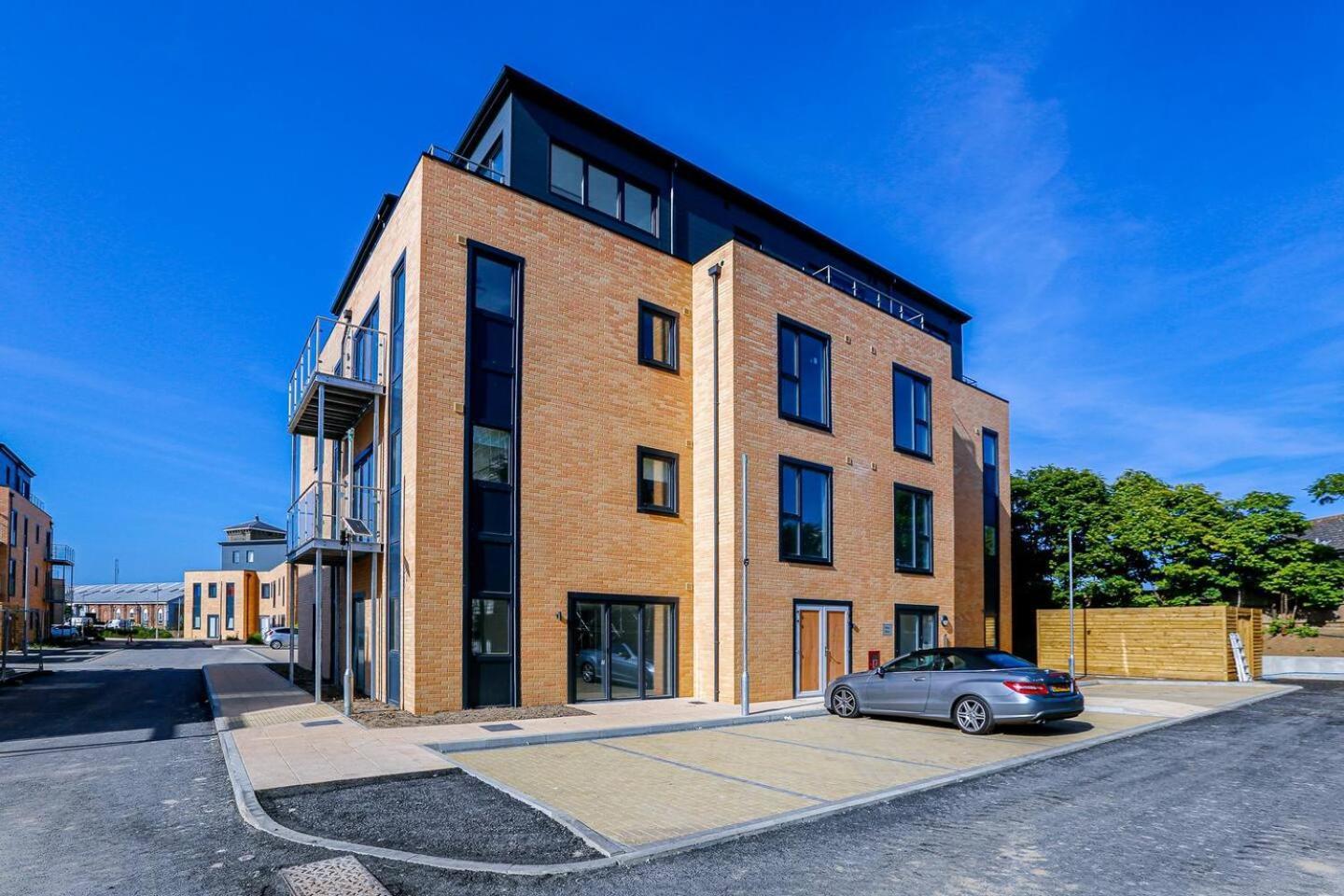 2Bed 2Bath In - Next To Station For 6 Free Parking Apartment Ashford  Exterior photo